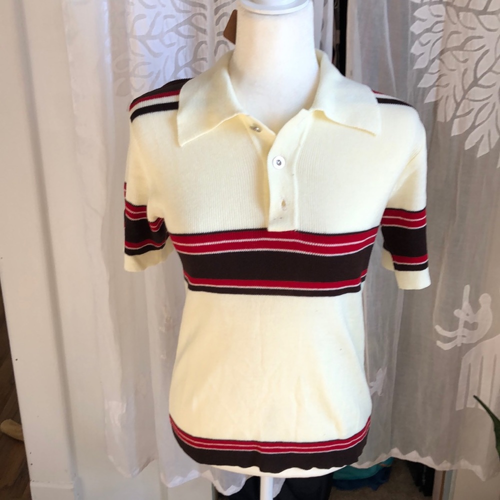 Vintage women’s tee missing 1 button